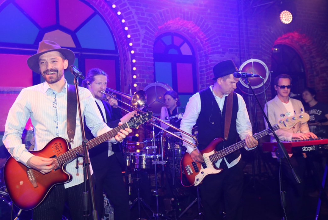 Где находится коромыслова башня. Уматурман коромыслова башня. Коромыслова башня нижний новгород. Братья кристовские. Уматурман коромыслова башня.